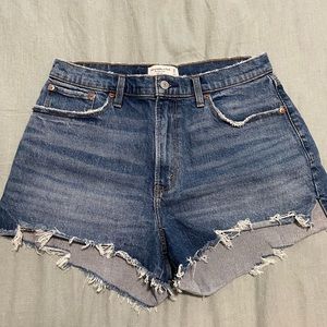 Abercrombie & fitch The Mom Short high rise, curve love